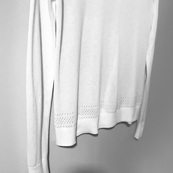 ✨HOST PICK✨ BR White Sweater - Picture 4 of 7